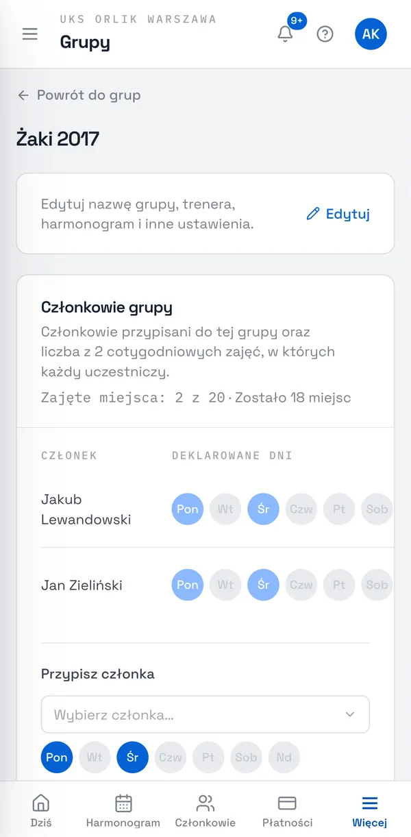 Zrzut ekranu Sport Match: Jeśli grupa ma ustawioną Maks. liczbę członków, nad listą widać, ile miejsc jest zajętych i ile zostało (np. „Zajęte miejsca: 2 z 20 · Zostało 18 miejsc”). Pełnej grupie nie przypiszesz nikogo więcej — najpierw kogoś z niej usuń albo zwiększ limit w ustawieniach grupy.